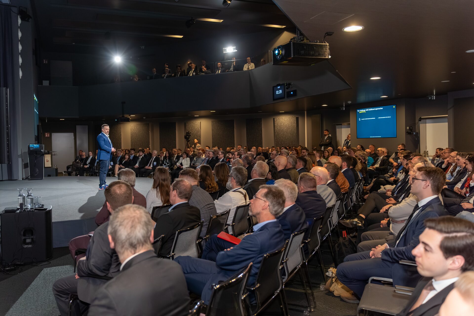 Event kongress saal bühne — Moritz Scheer