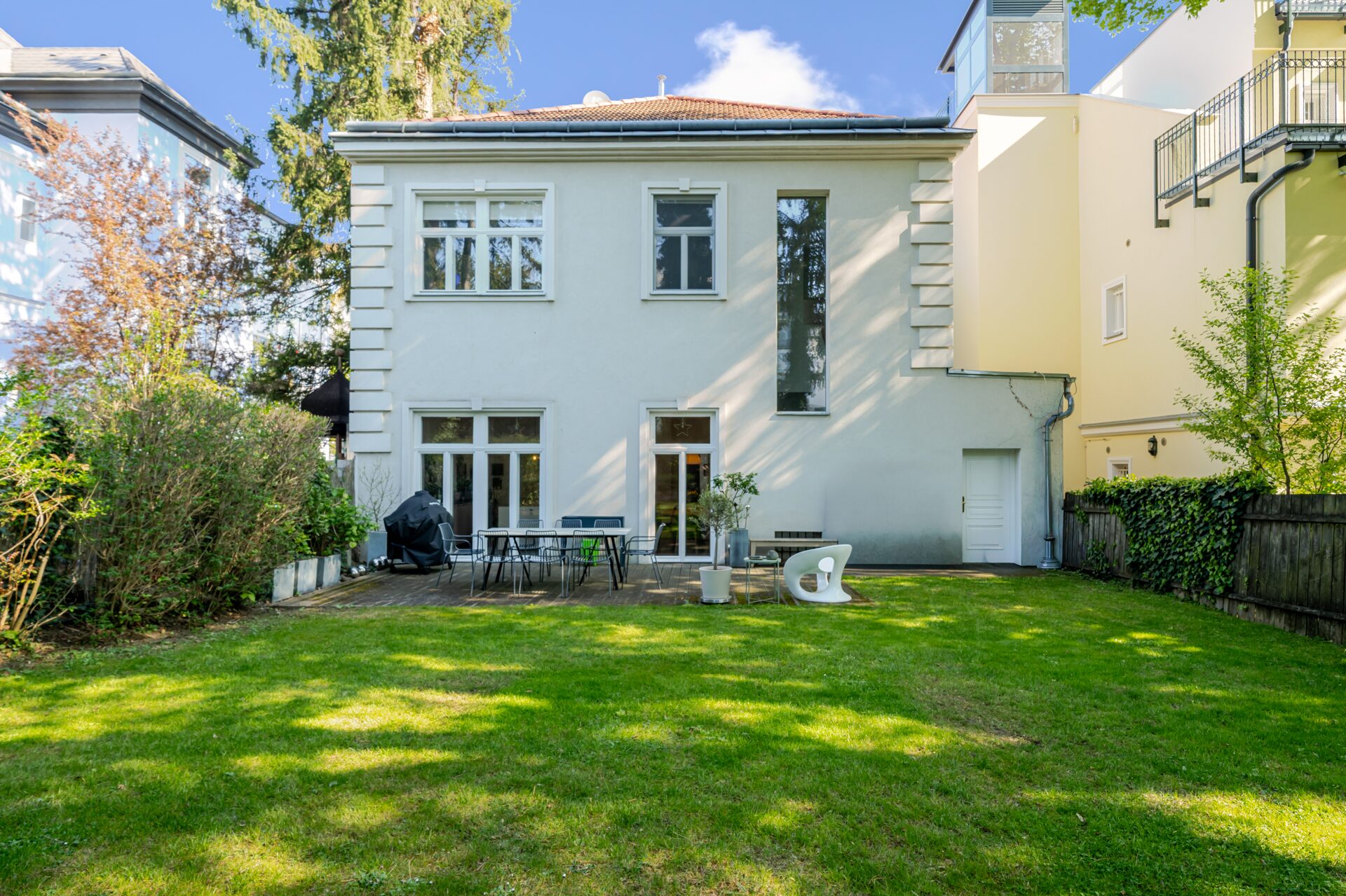 Immobilien exterieur stadtvilla garten — Moritz Scheer