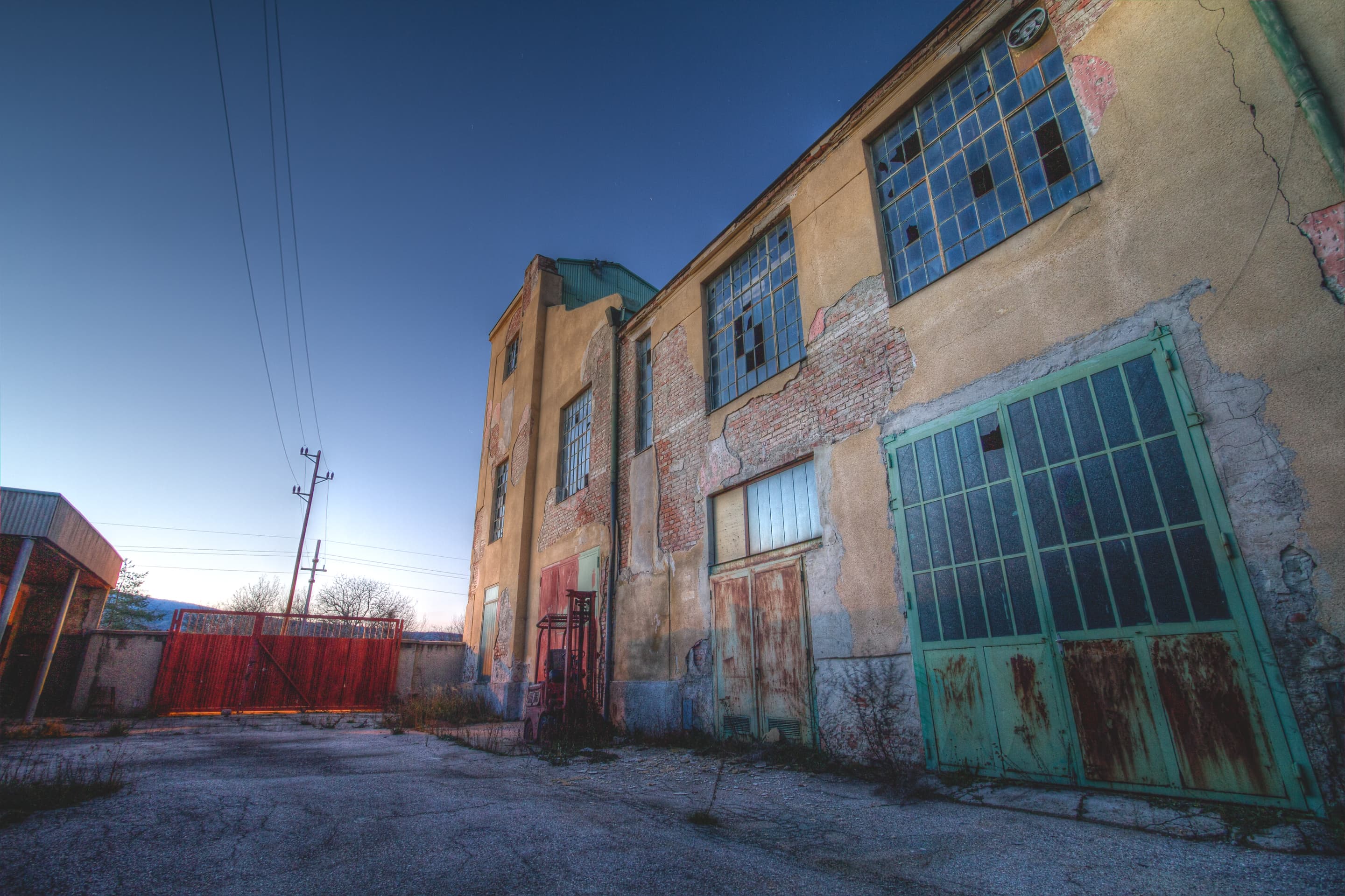 Fabrik zur blauen Stunde